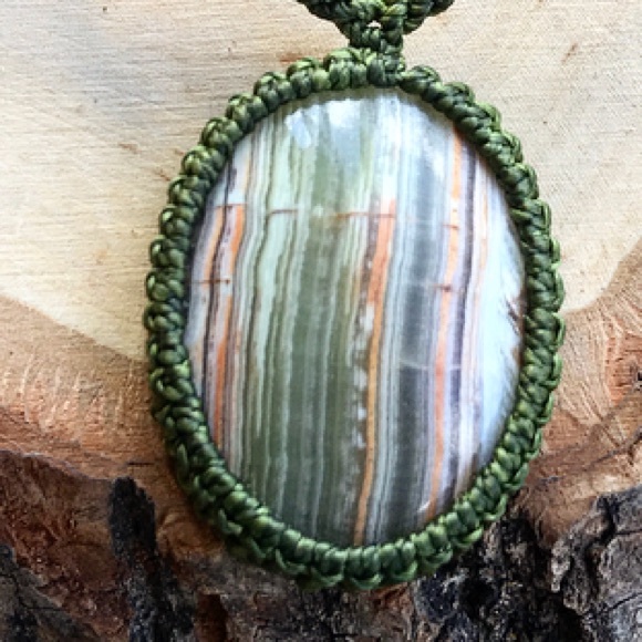 Sold banded green orange agate boho necklace - Picture 4 of 8
